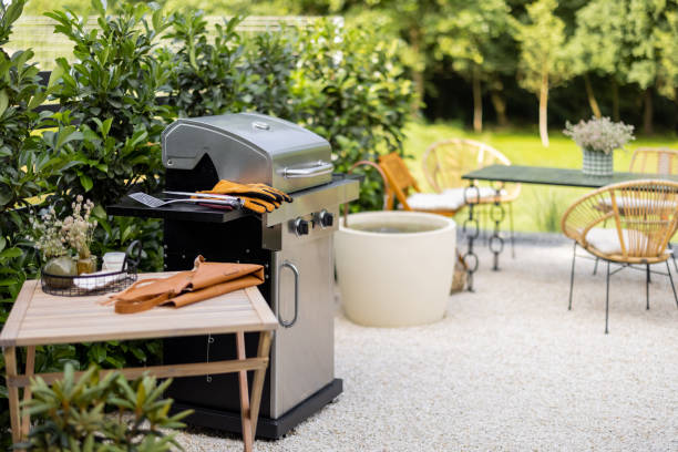 10 Tips for Creating an Outdoor Kitchen Backyard hardscape entertainment area