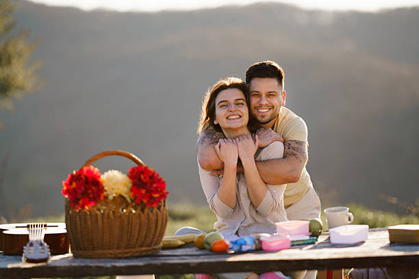 10 Best Picnic Gift Baskets for Couples